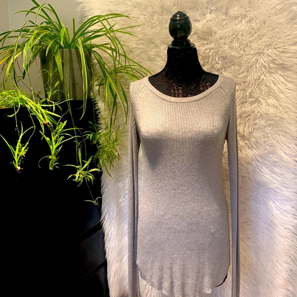 Lululemon lightweight sweater size small with thumb holes.